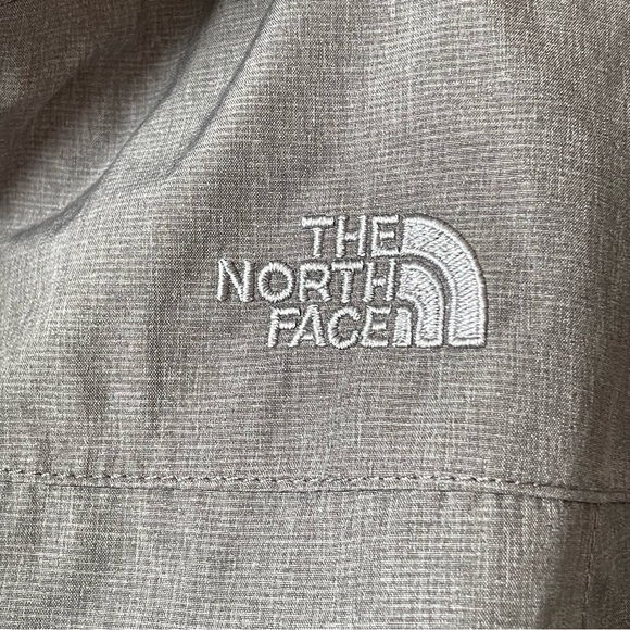 THE NORTH FACE DRYVENT LADIES RAIN/WINDBREAKER JACKET Grey Colour SizeMedium - Picture 7 of 16